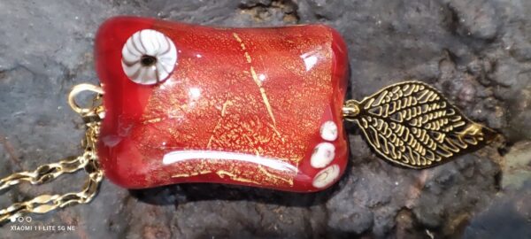 Collier rouge et or, en verre de Murano – Image 3