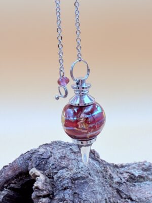 Pendule bordeaux décor matallisé