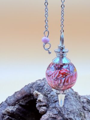 Pendule multicolore en dégradé de rouge avec inclusion d'aventurine