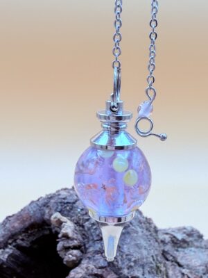 Pendule violet transparent inclusion d'aventurine et effets irisés