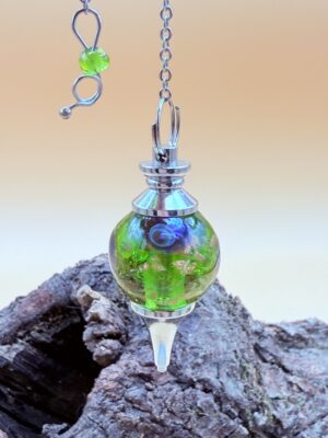 Pendule vert transparent en verre de Murano effet métallisé